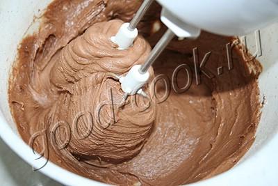 шоколадный кекс с клюквенной начинкой
