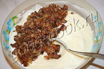 блинчатый пирог с картофельным пюре и грибами