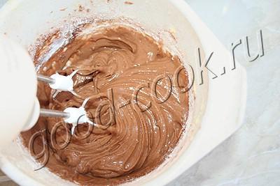 шоколадный торт с клубникой и творожно-сметанным кремом