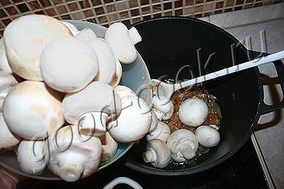 пирог-рулет с грибами