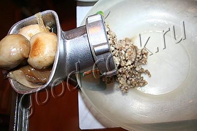 пирог-рулет с грибами