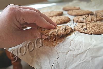 хрустящее печенье с изюмом и орехами