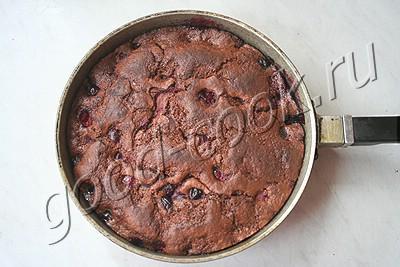 перевёрнутый пирог с двумя слоями вишни