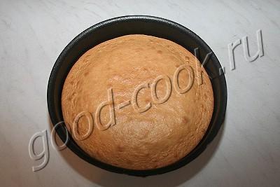 бисквитный пирог с айвой и орехами