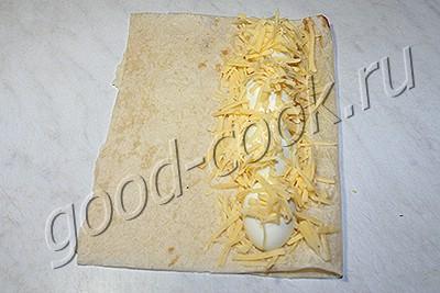 лаваш, запеченный с сыром и яйцами