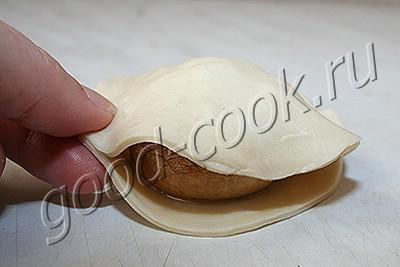 мини-пирожки с грибами и сыром