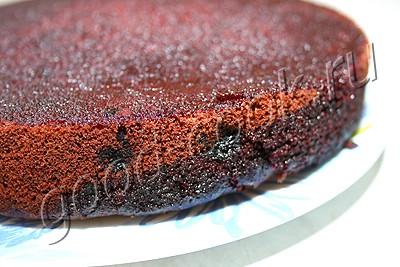 шоколадно-вишнёвый пирог с винным сиропом