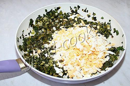 жареные пирожки с зеленым луком и яйцами