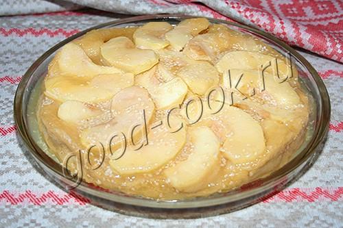 перевернутый пирог с яблоками и сгущенным молоком