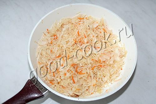 коса с квашеной капустой и сосисками