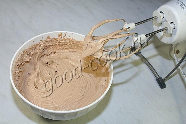 шоколадный торт с вишней и шоколадным кремом