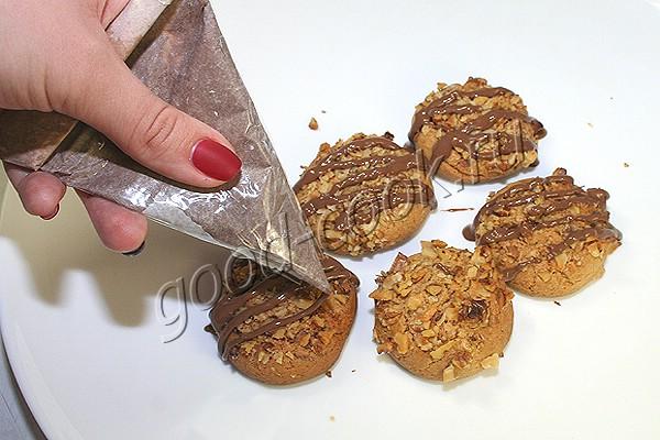 кофейное печенье с орехами и шоколадом