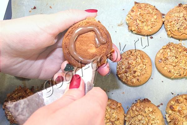 кофейное печенье с орехами и шоколадом