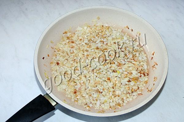 пирог с жареным фаршем и яйцами