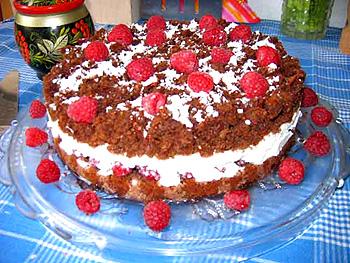 малиново-шоколадный торт
