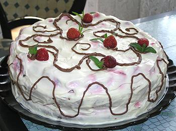бисквитный торт с клубникой