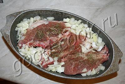 мясо тушеное с луком