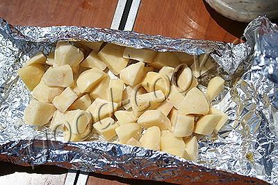 картофель в сметане запеченный в углях