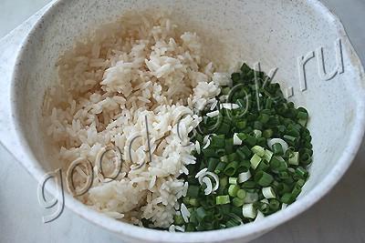 оладьи из риса и зеленого лука