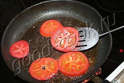 оладьи с помидорными дольками