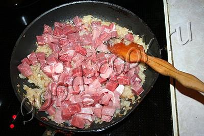 рис тушеный с мясом и овощами