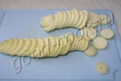 картофель и кабачки, запеченные с перцем и беконом
