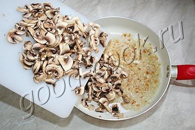 сметанные галушки с жареными грибами