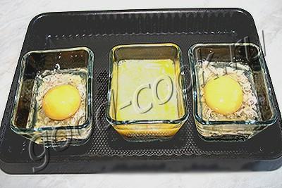 яйца, запечённые в грибном соусе