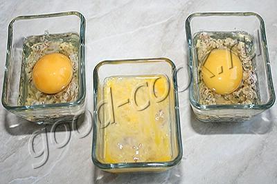 яйца, запечённые в грибном соусе