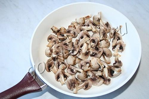 грибы с болгарским перцем, тушеные в сметане
