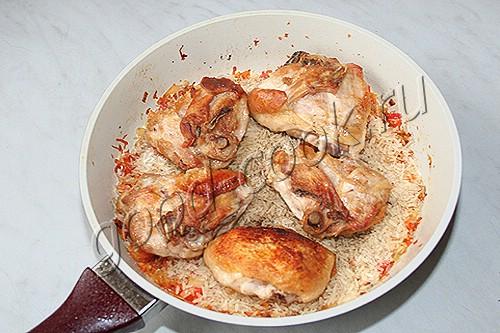 курица тушеная с овощами и рисом