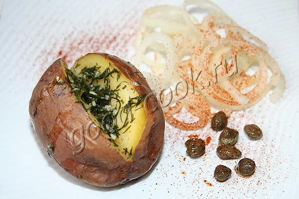 запеченный картофель с чесночно-укропным соусом