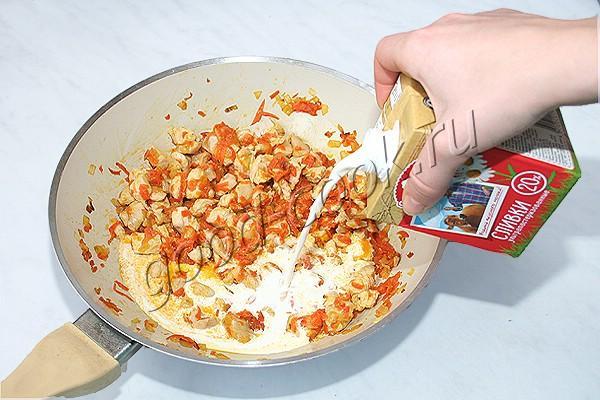 спагетти с курицей, приготовленные в одной посуде