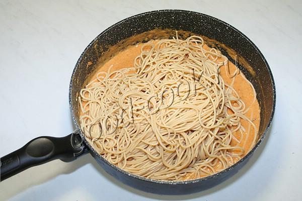 спагетти в соусе из запечённых овощей