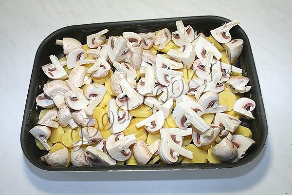 курица запечённая с грибами и картофелем