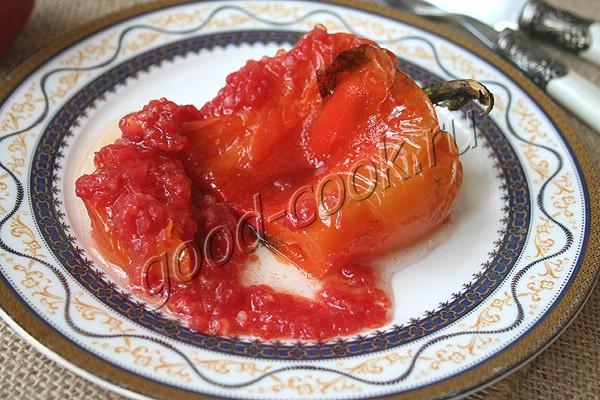 печёные перцы в соусе из помидоров