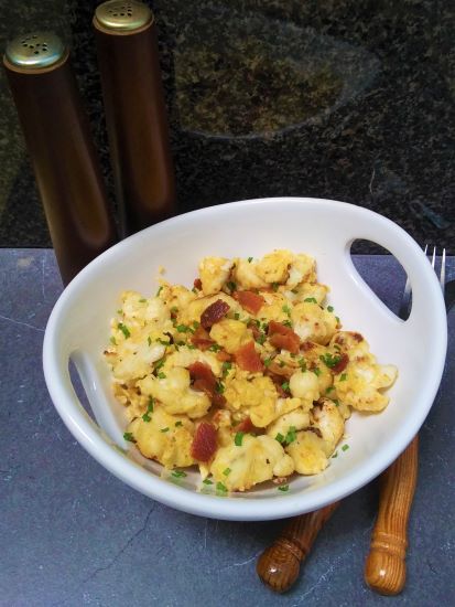 Цветная капуста с яйцом и беконом