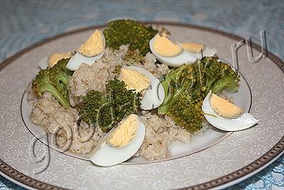 салат из ячневой каши, брокколи и яиц