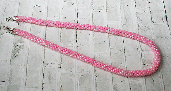 тонкий жгут из розового-перламутрового бисера (№ 47)