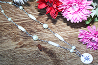 ожерелье из бисера с подвеской из натурального перламутра и серебристой звездой (№ 58)