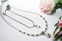 двухярусное ожерелье - цепочка и колье подвесками из овальных перламутровых бусин (№ N-001)